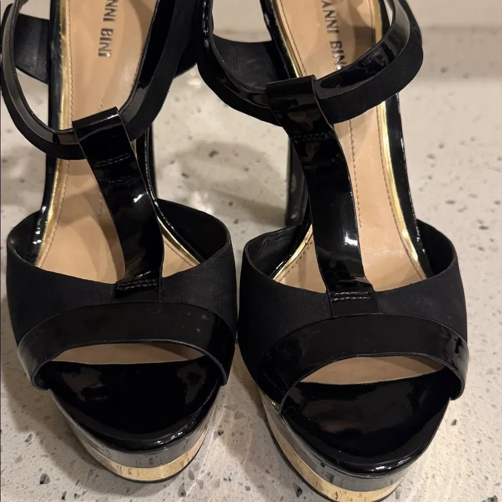 Gianni Bini Elegant Black and Gold Platform Special Occasion Heels Open Toe 8.5